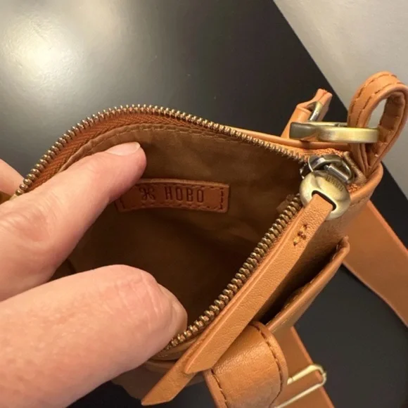 HOBO Cass Tan Pebble Leather Crossbody Phone Pouch Adjustable Strap - Picture 9 of 14